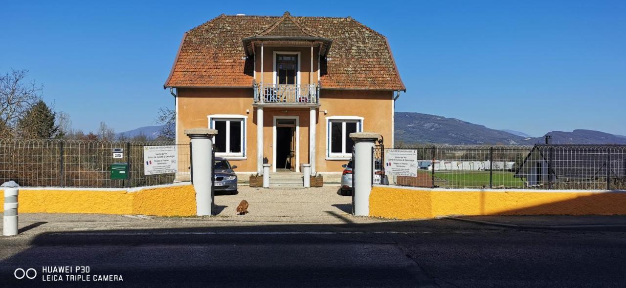 La Maison Fleur De Frangipanier Saint-Genix-sur-Guiers Εξωτερικό φωτογραφία